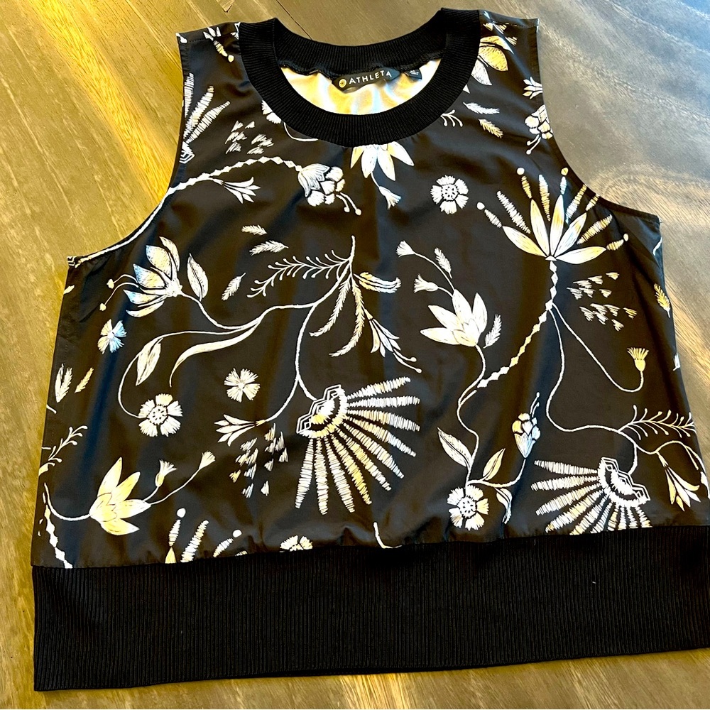 Like New Athleta M Lightweight Floral Sleeveless Shell
